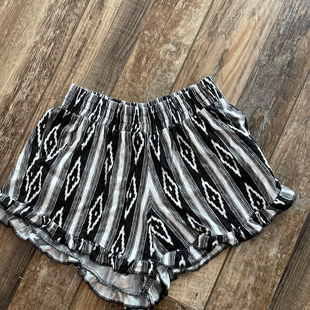 tucker and tate flowy shorts